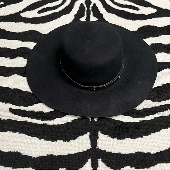 Frye Black Wool Felt Studded Belted Boater Hat Size Medium - Picture 4 of 9